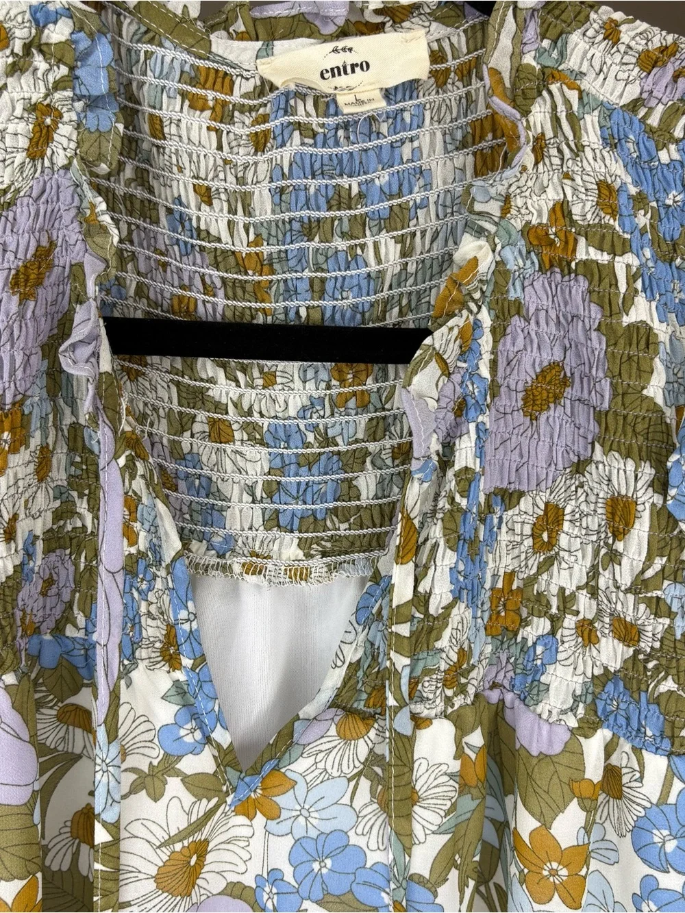 entro Floral Smocked V-Neck Blouse With Puff Sleeve Size Large - Picture 3 of 10